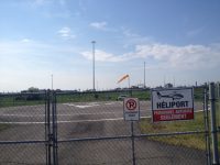 Entrée clôturée d'un héliport